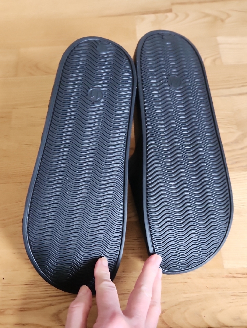 Goodfellow & Co Black Textured Slide Sandals - Picture 5 of 6